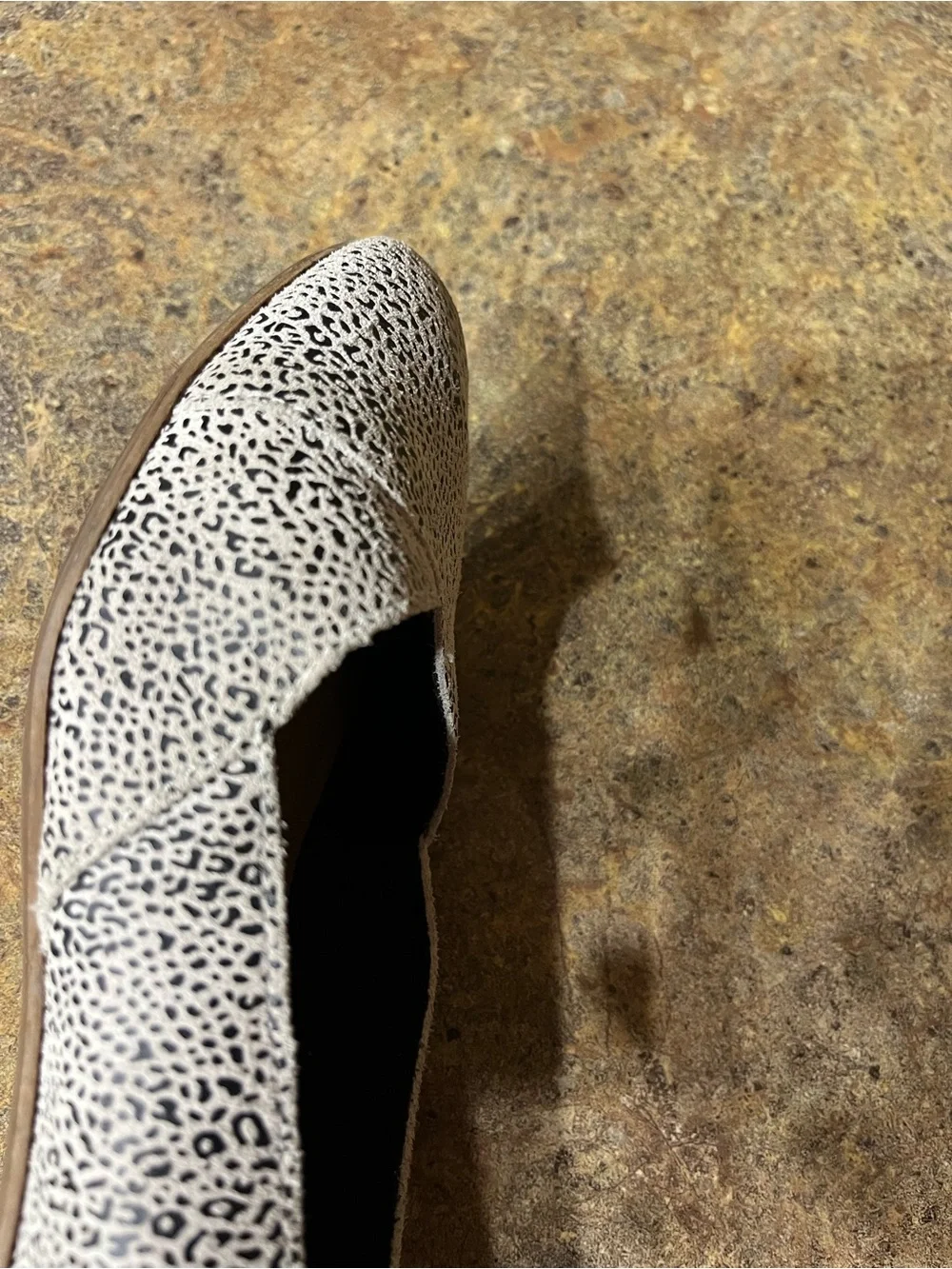 TOMS Julie White Leopard Animal Print Flats Women’s Size 8 Slip On Shoes